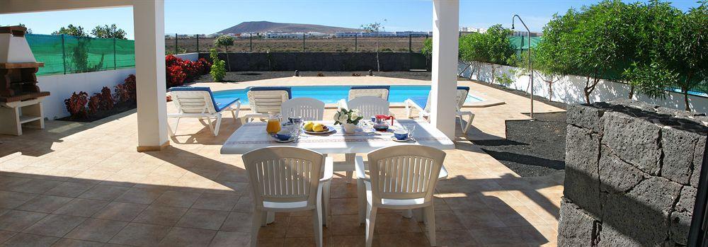 Sun Grove Villas & Spa Playa Blanca  Exterior photo