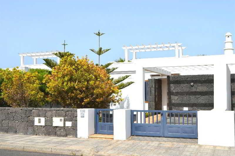 Sun Grove Villas & Spa Playa Blanca  Exterior photo